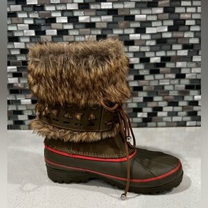 KHOMBU Nola olive green & pink faux trim waterproof winter snow boots/si…